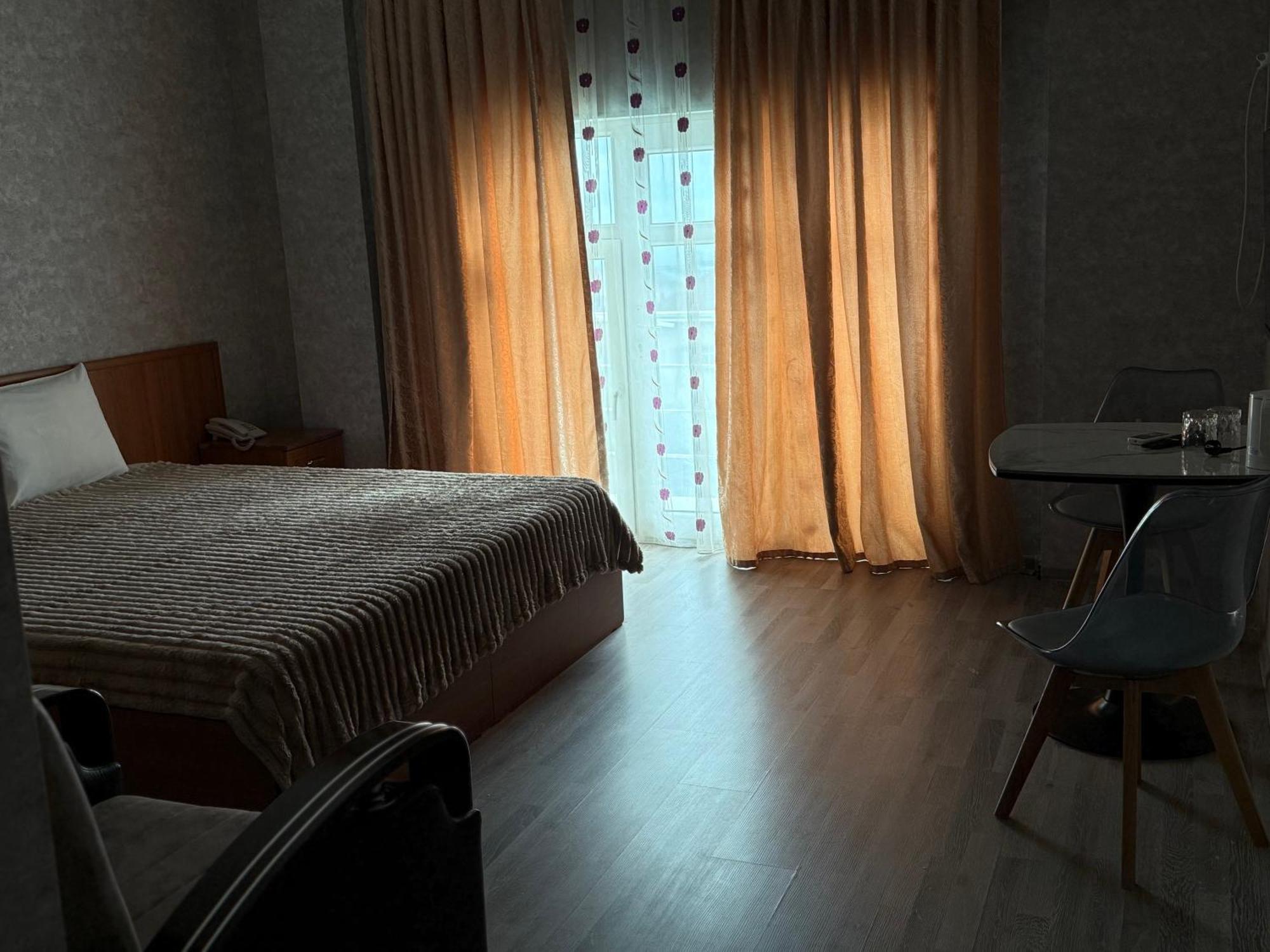 Aef Hotel Baky Esterno foto