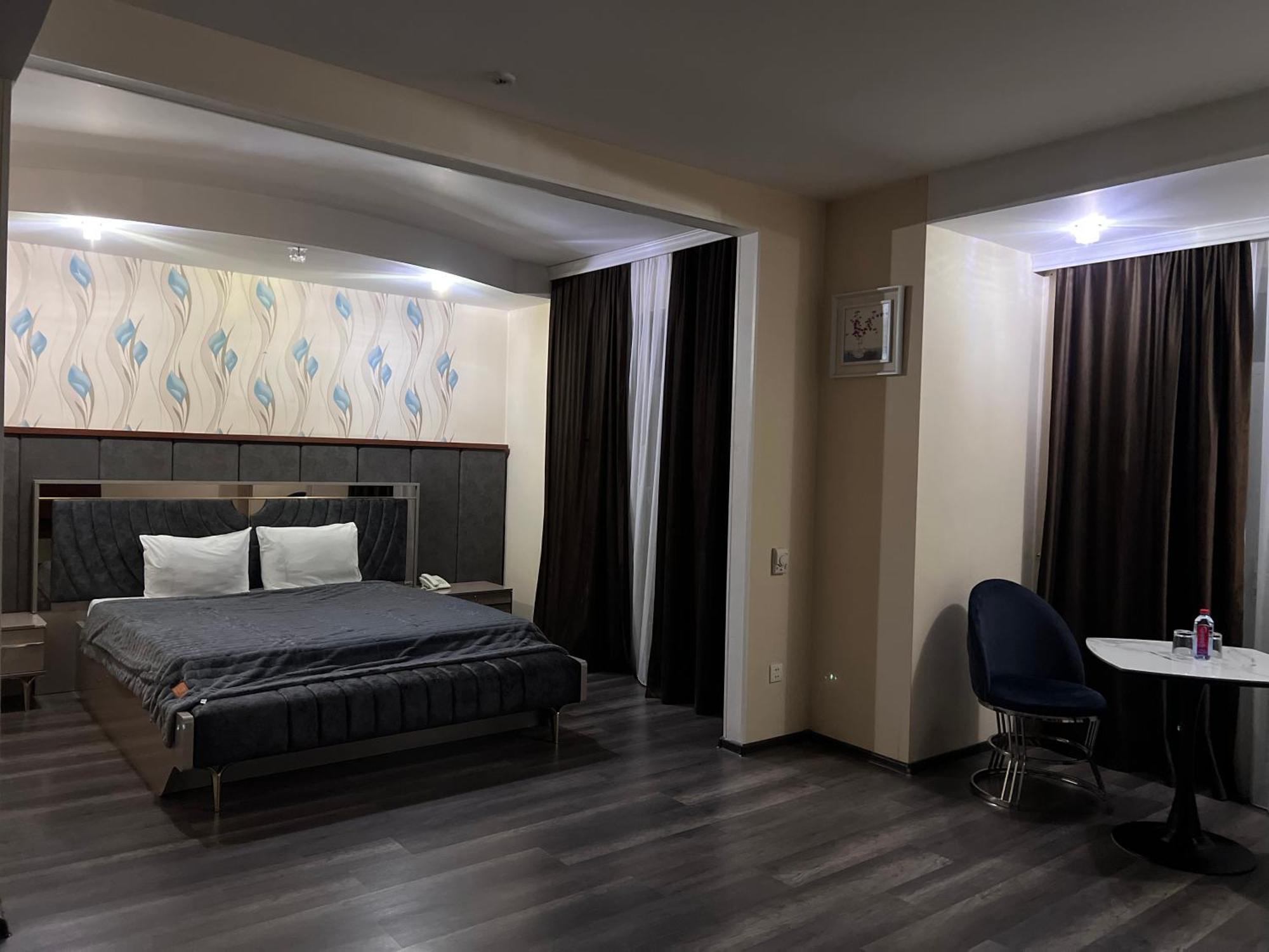 Aef Hotel Baky Esterno foto