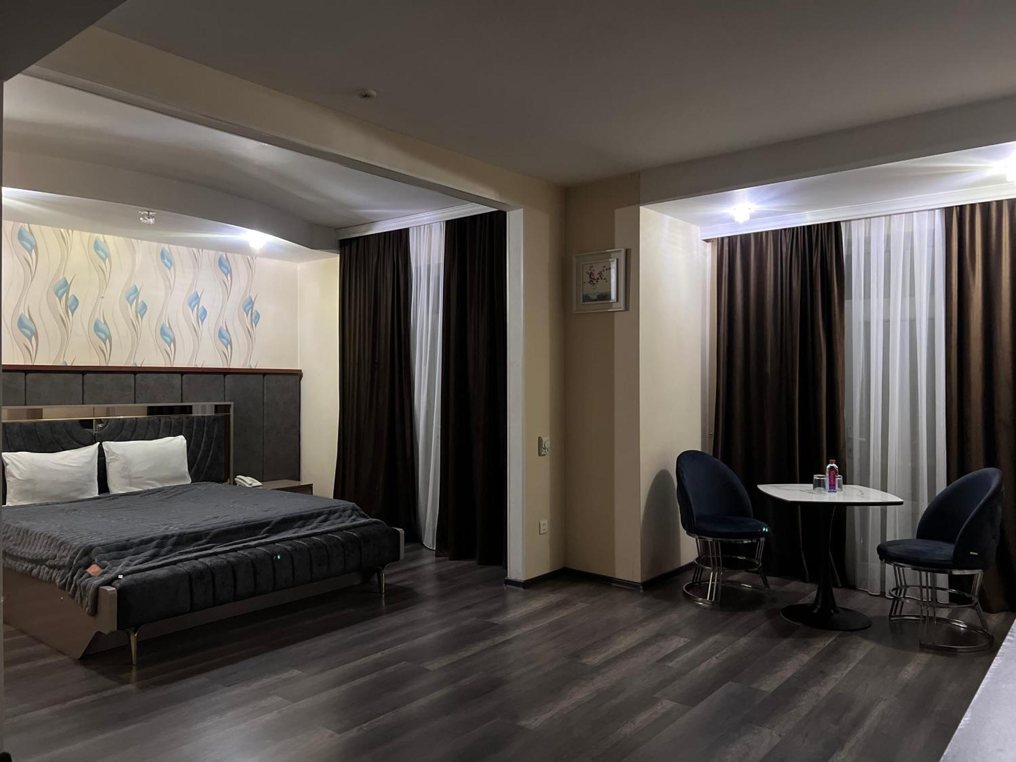 Aef Hotel Baky Esterno foto