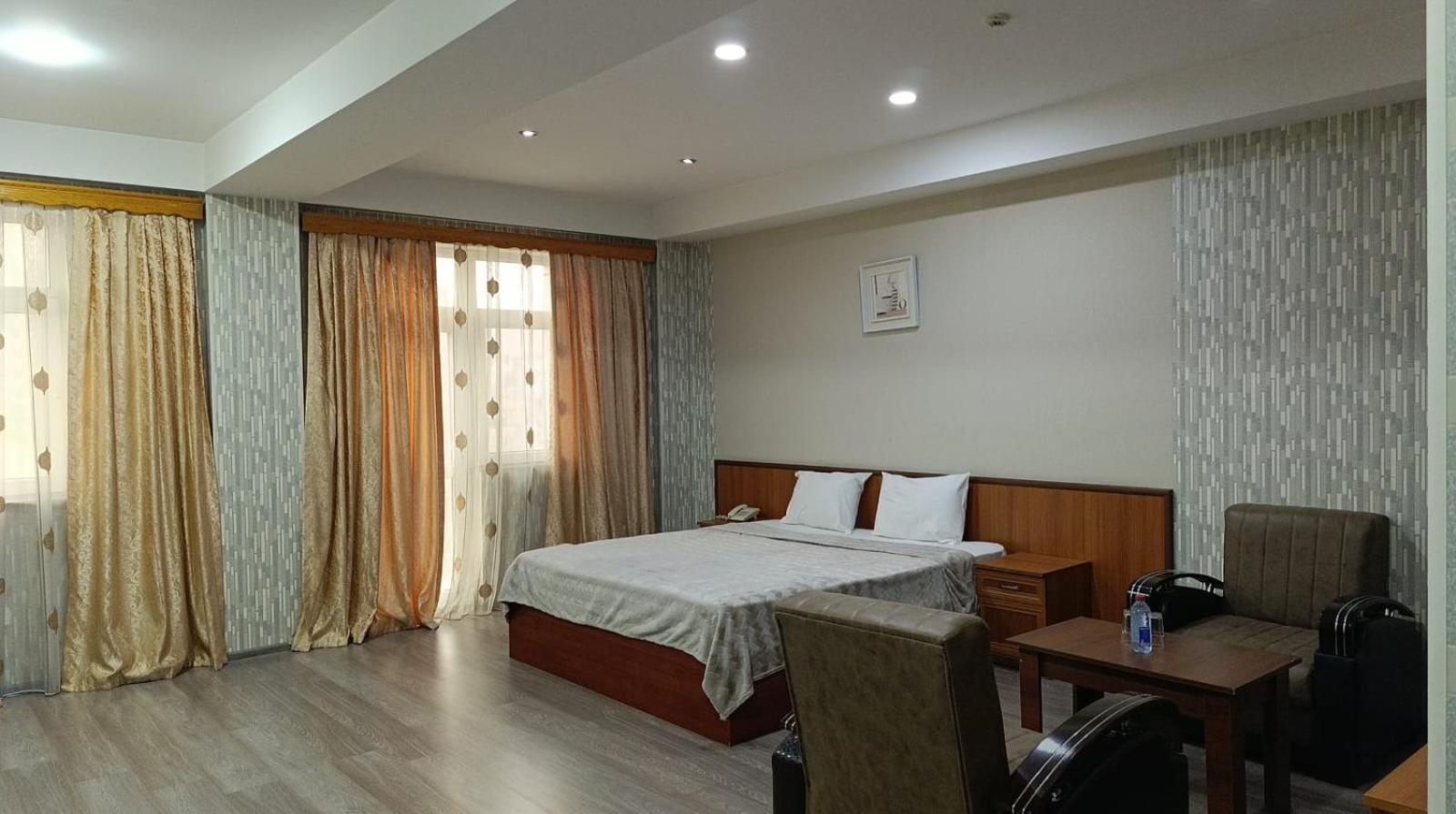 Aef Hotel Baky Esterno foto