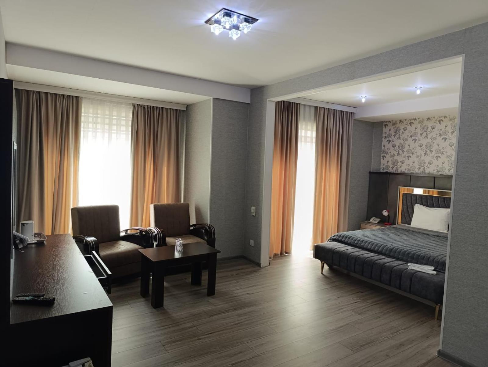 Aef Hotel Baky Esterno foto