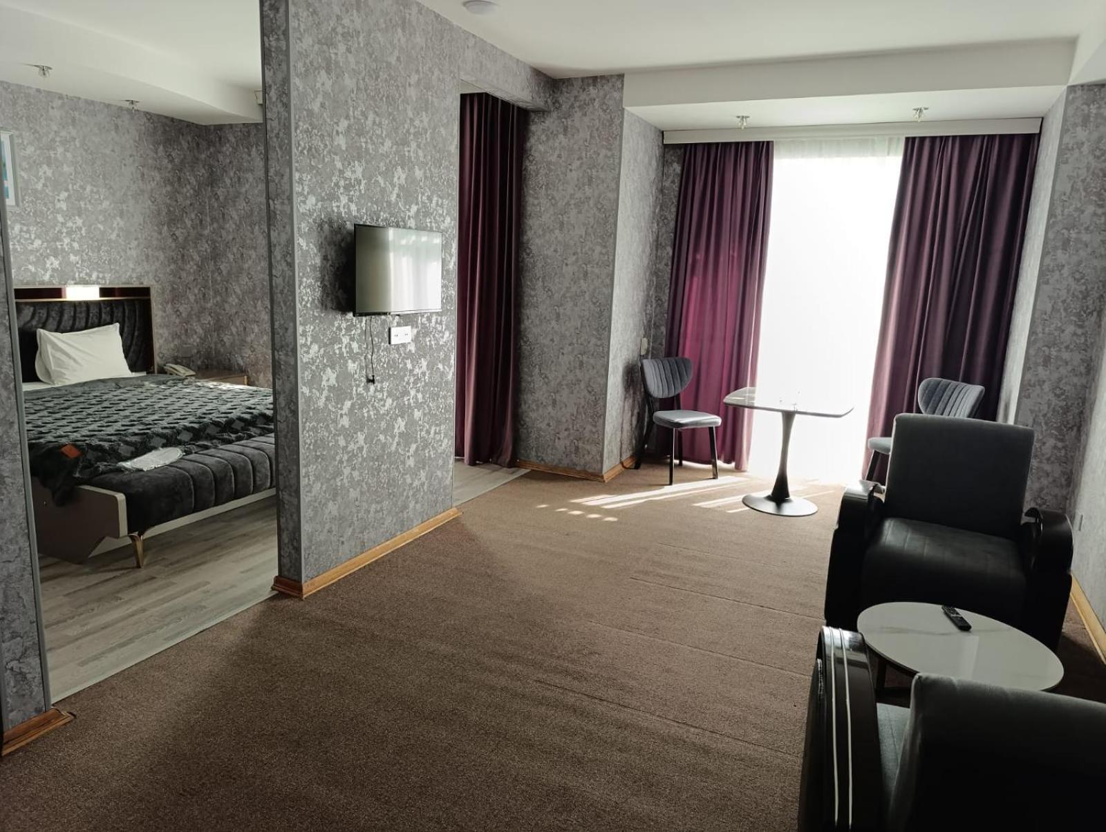 Aef Hotel Baky Esterno foto