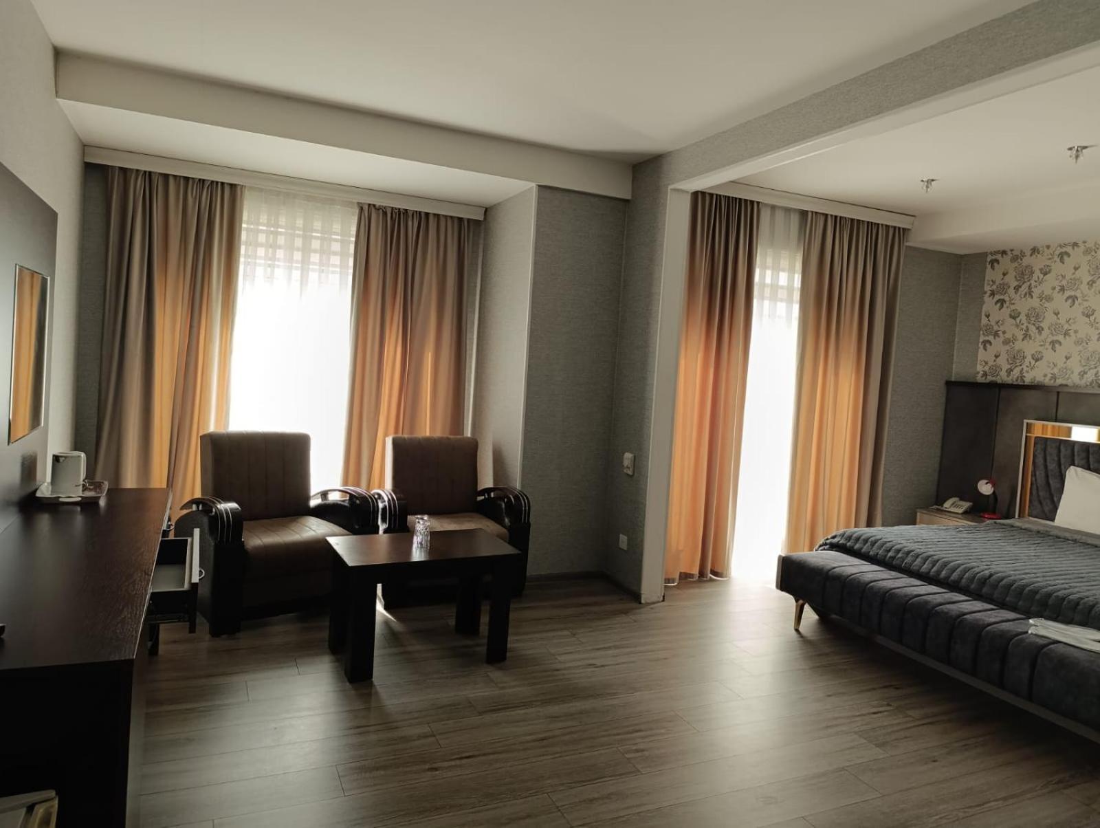 Aef Hotel Baky Esterno foto
