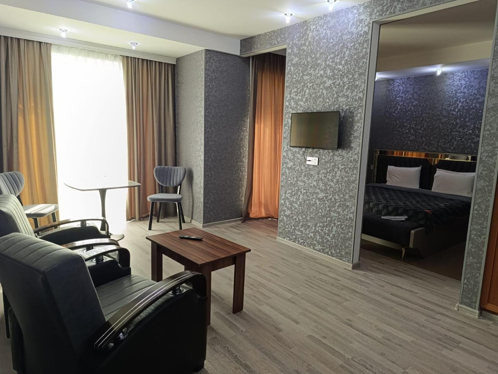 Aef Hotel Baky Esterno foto
