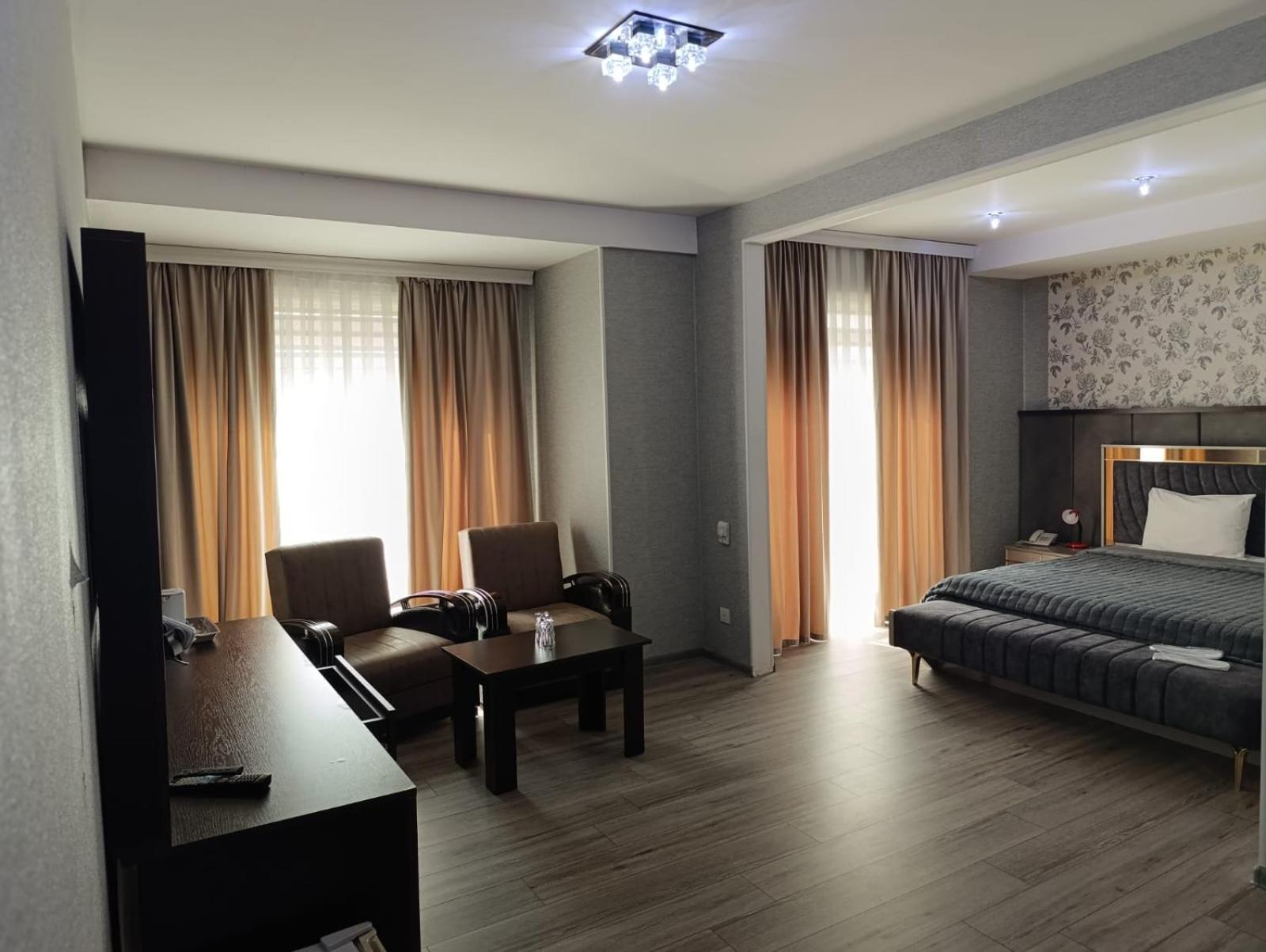 Aef Hotel Baky Esterno foto